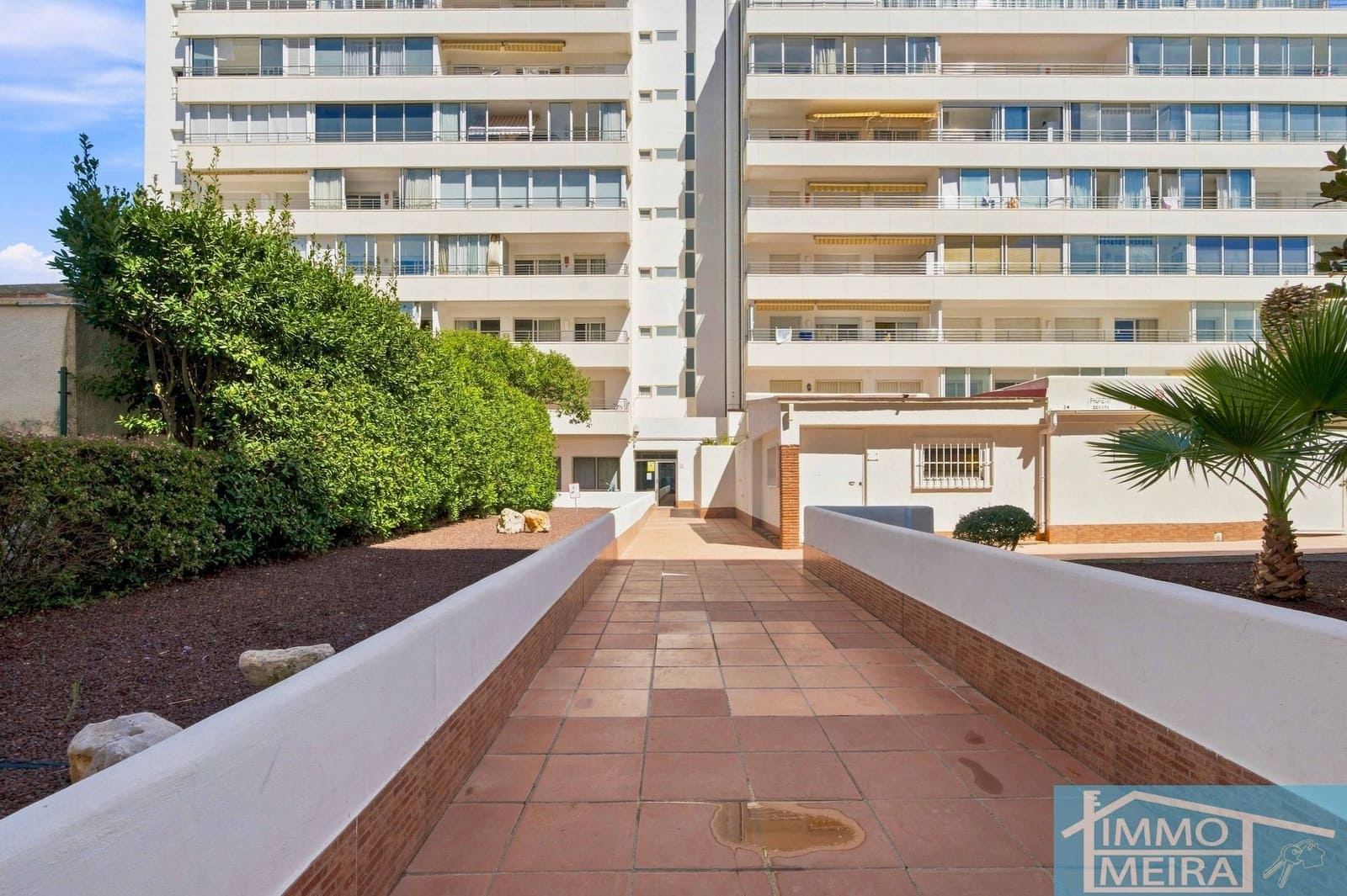 2 bedroom Apartment for sale in Roses with pool garage - € 235,000 (Ref: 10036345)