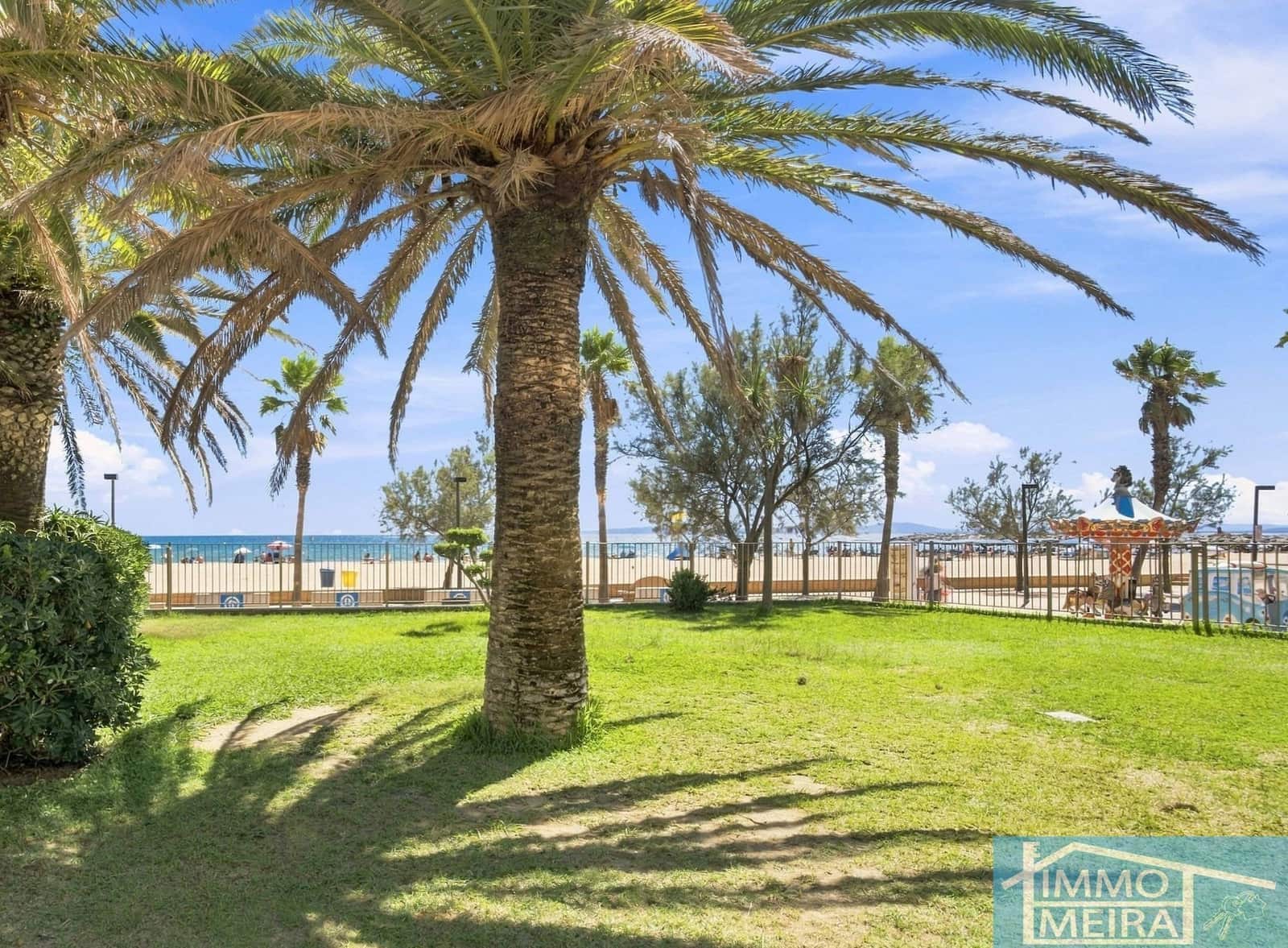 2 bedroom Apartment for sale in Roses with pool garage - € 235,000 (Ref: 10036345)