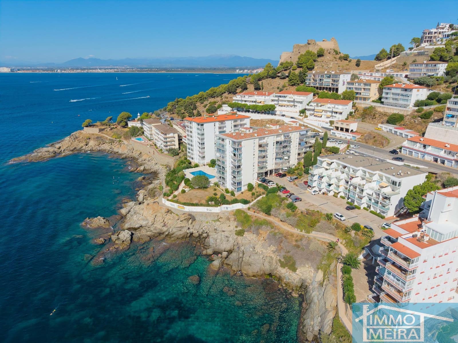 2 bedroom Apartment for sale in Roses with garage - € 265,000 (Ref: 10048738)