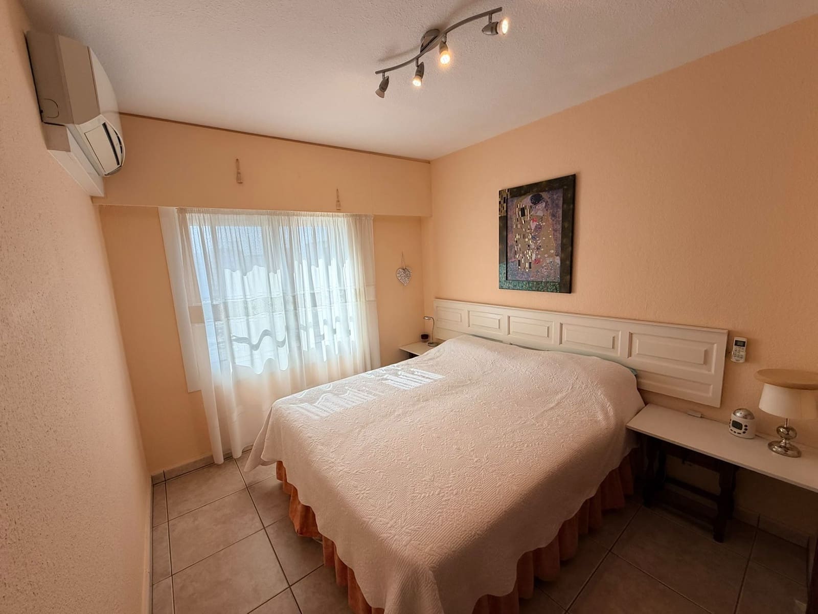 Apartamento de 2 habitaciones en Roses en venta con piscina garaje - 220.000 € (Ref: 10090102)