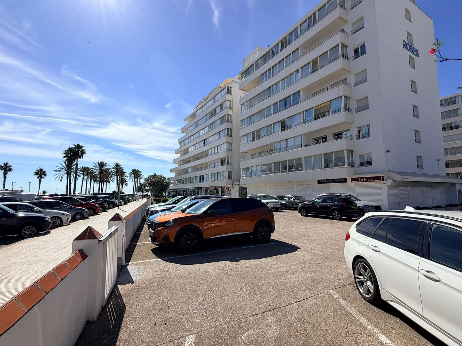 Apartamento de 2 habitaciones en Roses en venta con piscina garaje - 220.000 € (Ref: 10090102)