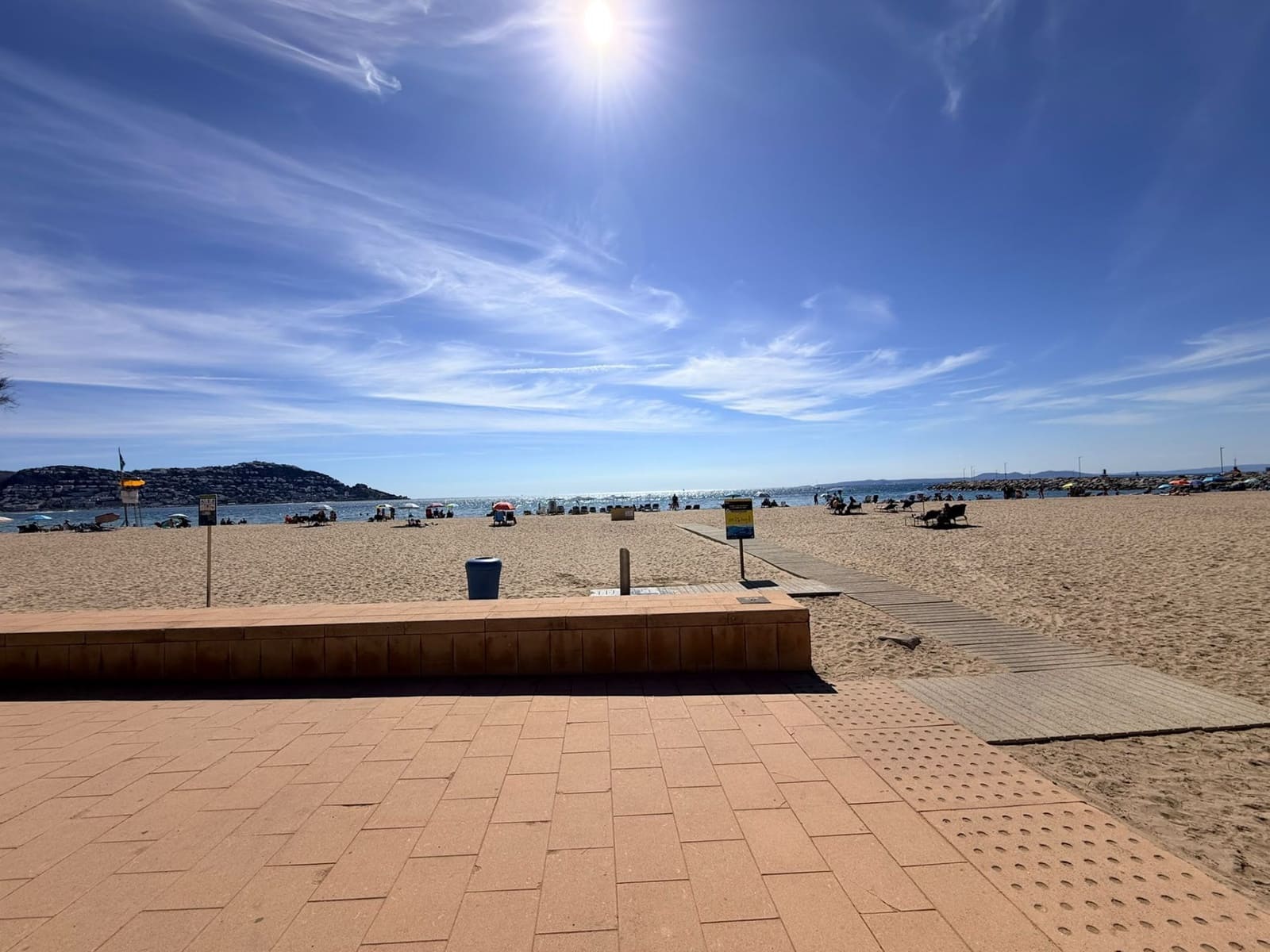 Apartamento de 2 habitaciones en Roses en venta con piscina garaje - 220.000 € (Ref: 10090102)