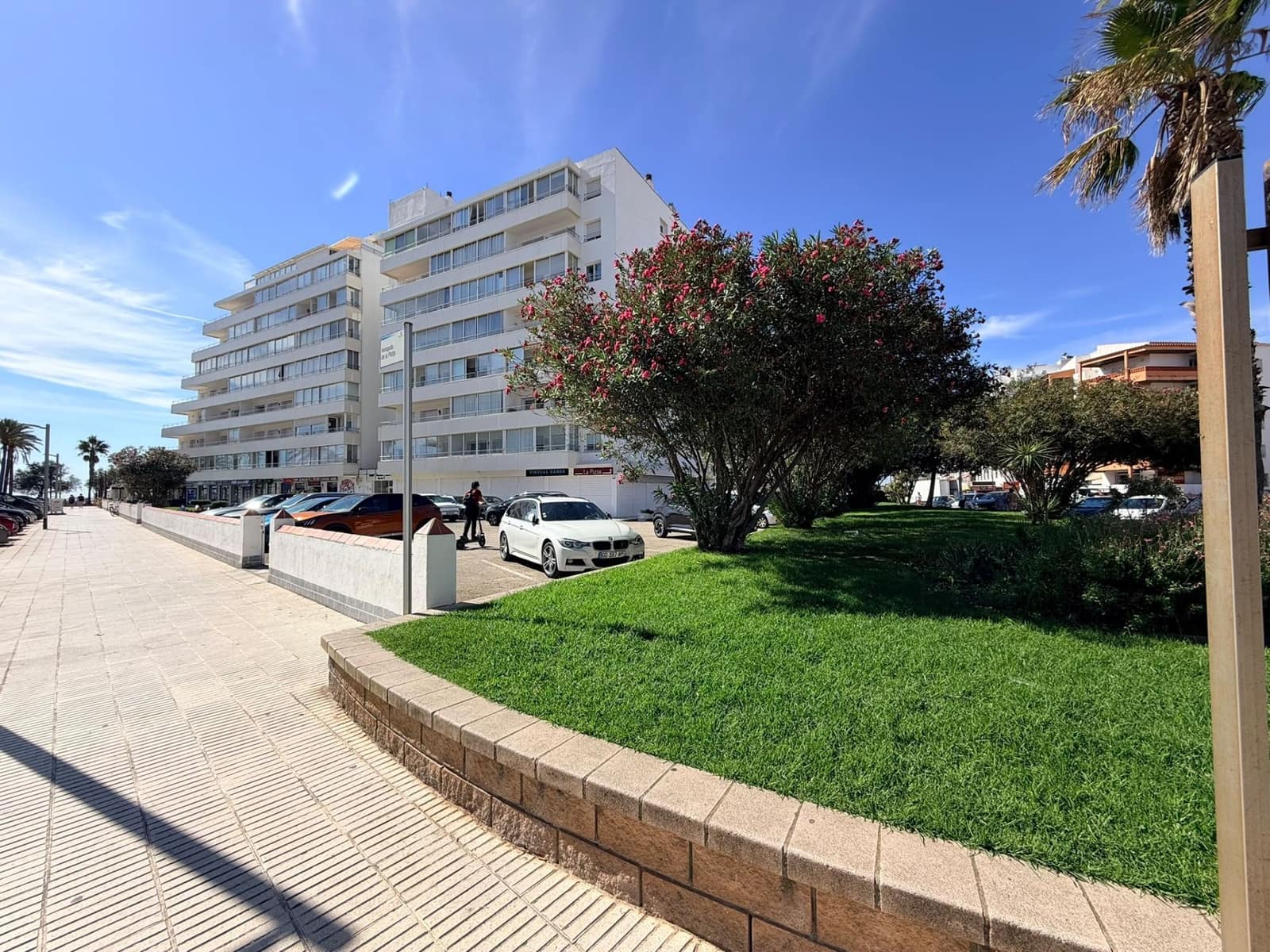 Apartamento de 2 habitaciones en Roses en venta con piscina garaje - 220.000 € (Ref: 10090102)