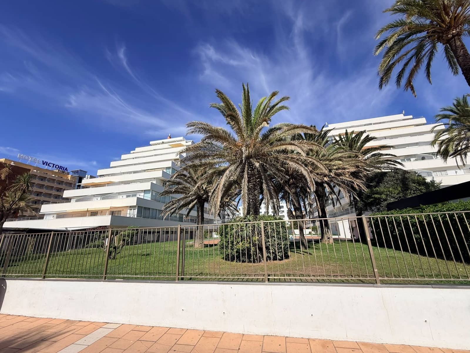 Apartamento de 2 habitaciones en Roses en venta con piscina garaje - 220.000 € (Ref: 10090102)