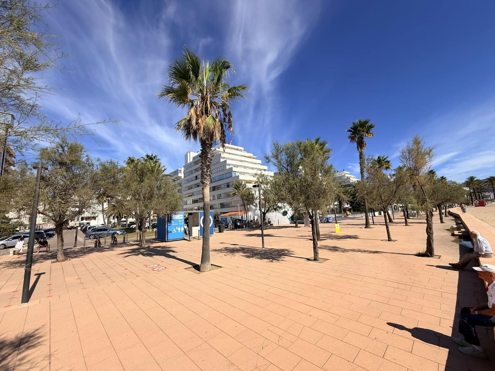 Apartamento de 2 habitaciones en Roses en venta con piscina garaje - 220.000 € (Ref: 10090102)