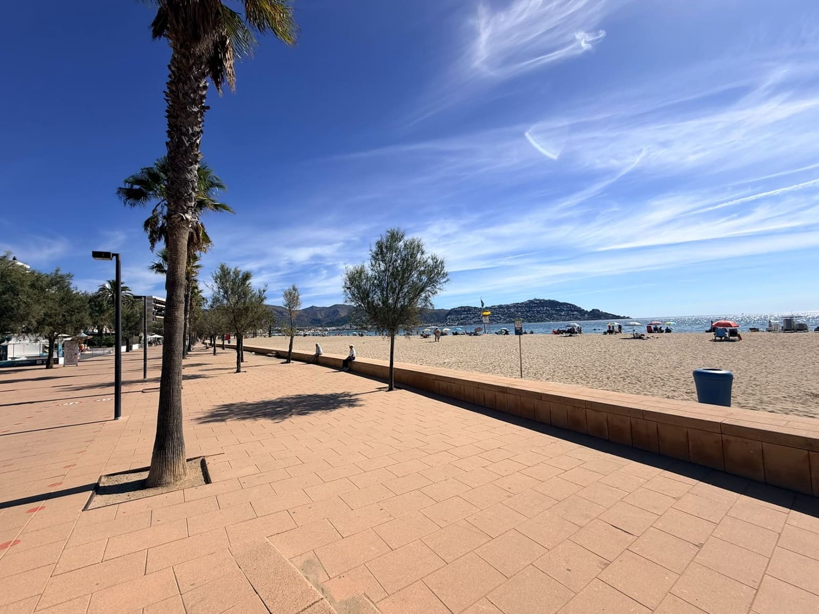 Apartamento de 2 habitaciones en Roses en venta con piscina garaje - 220.000 € (Ref: 10090102)