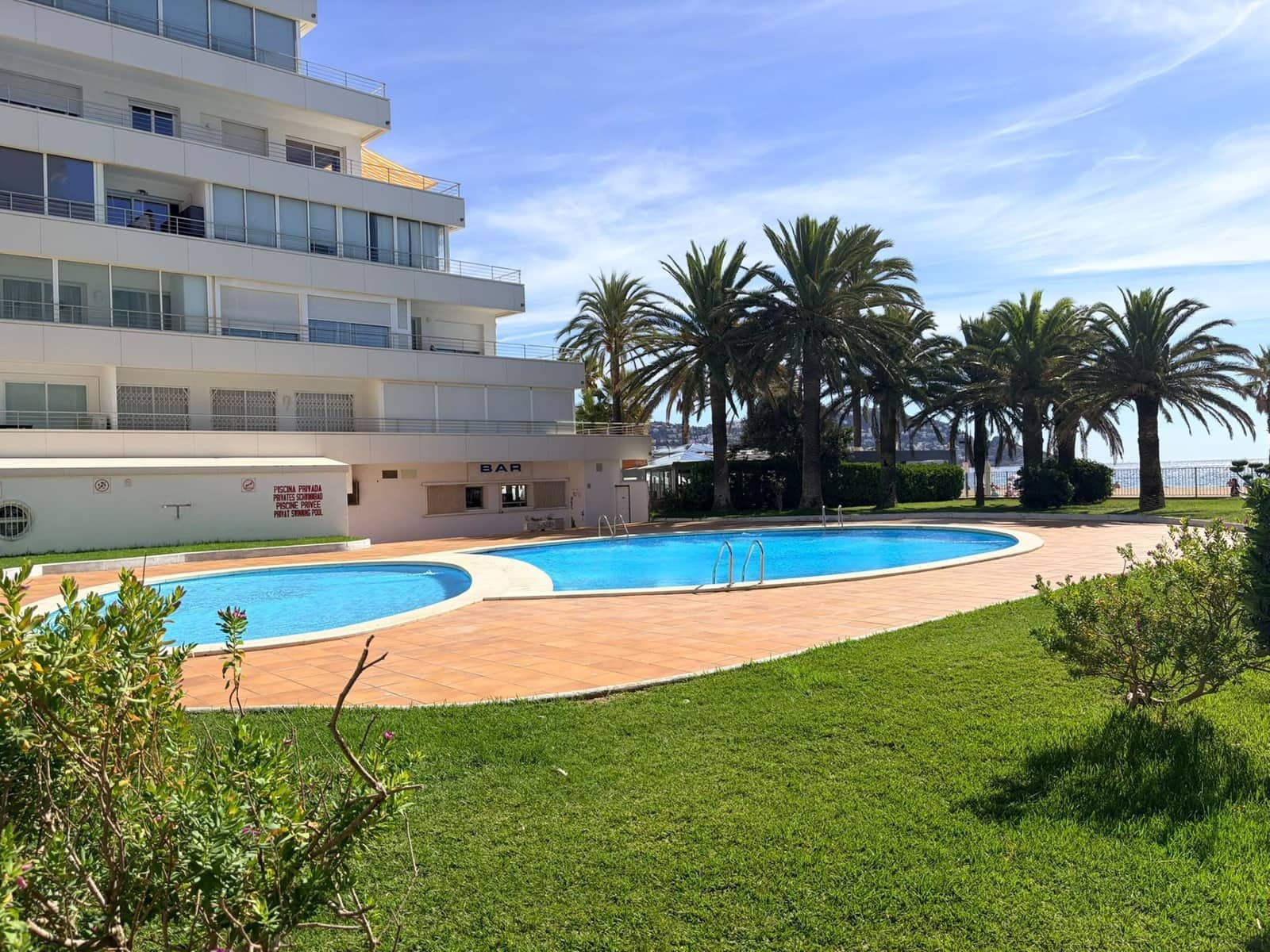 Apartamento de 2 habitaciones en Roses en venta con piscina garaje - 220.000 € (Ref: 10090102)