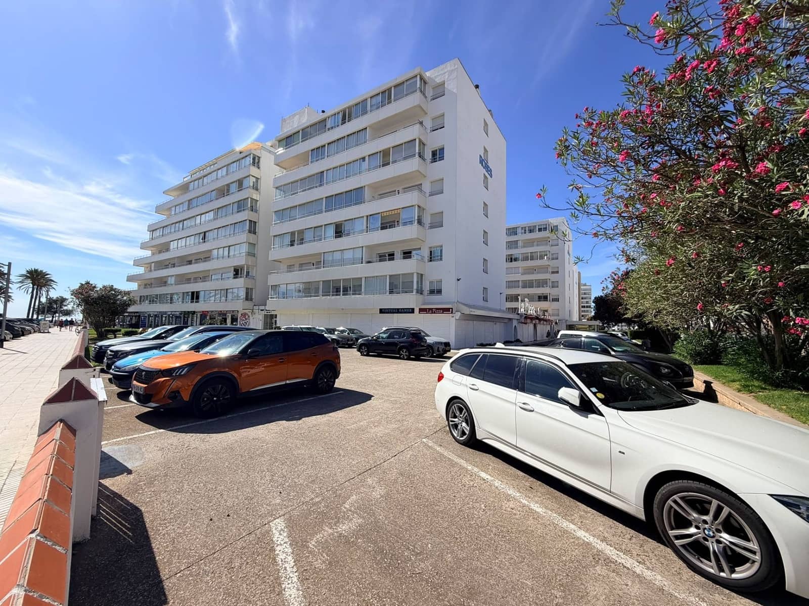 Apartamento de 2 habitaciones en Roses en venta con piscina garaje - 220.000 € (Ref: 10090102)