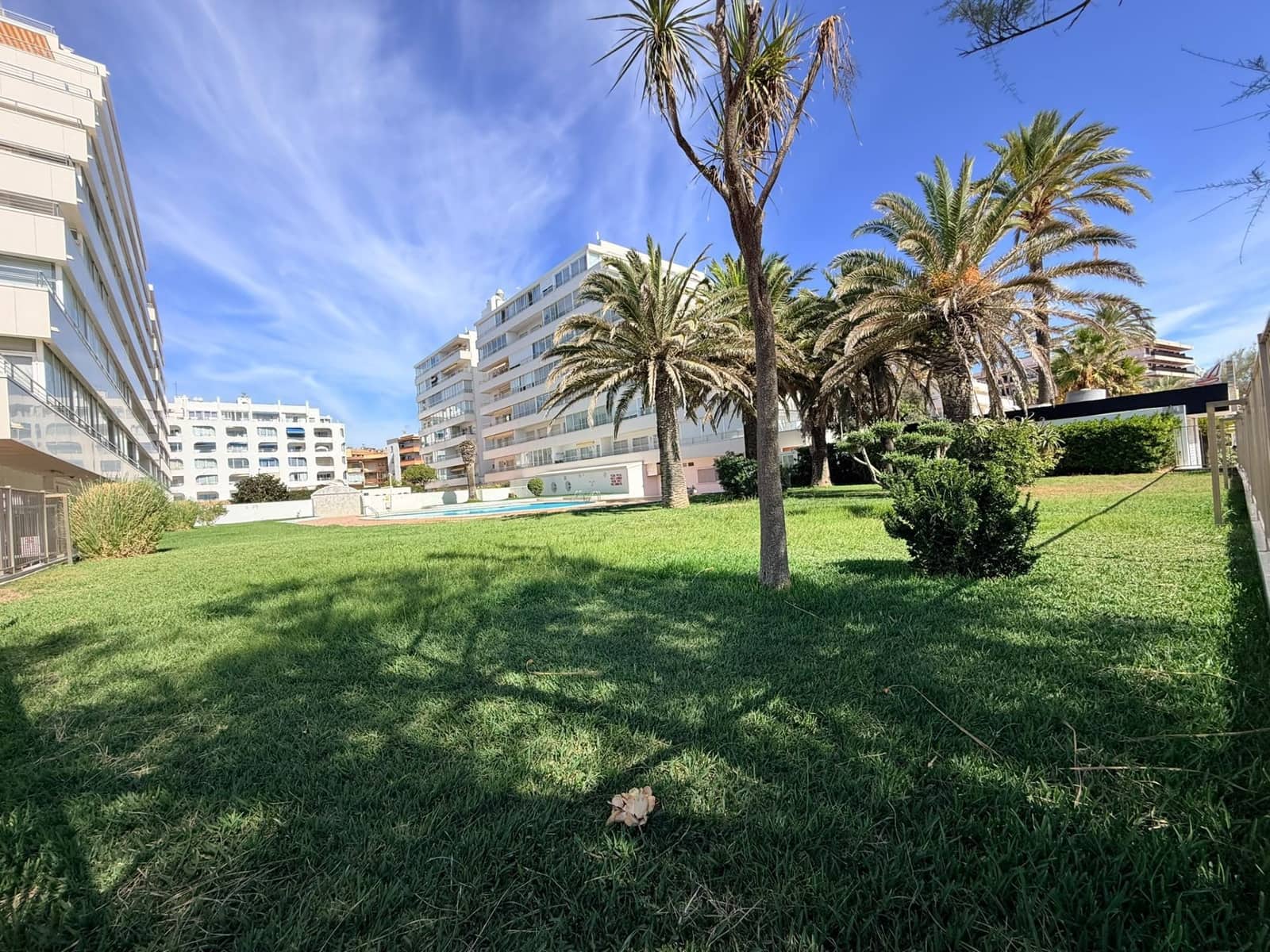 Apartamento de 2 habitaciones en Roses en venta con piscina garaje - 220.000 € (Ref: 10090102)