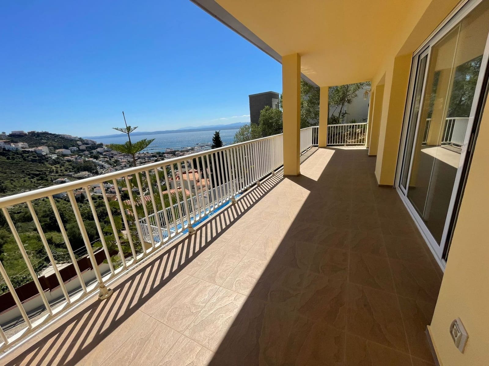 3 soveværelse Villa til salg i Roses med swimmingpool garage - € 750.000 (Ref: 8528953)