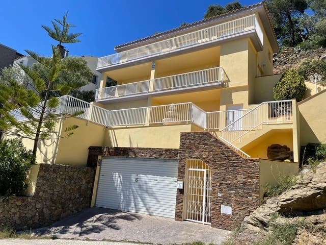 3 soveværelse Villa til salg i Roses med swimmingpool garage - € 750.000 (Ref: 8528953)