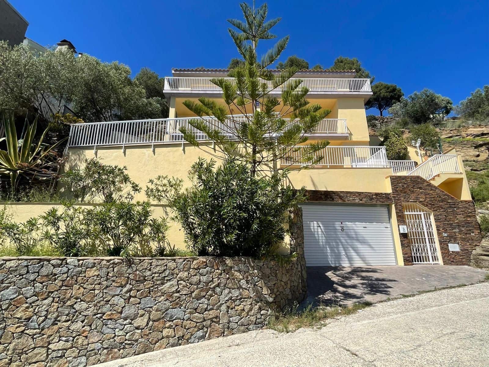 3 soveværelse Villa til salg i Roses med swimmingpool garage - € 750.000 (Ref: 8528953)