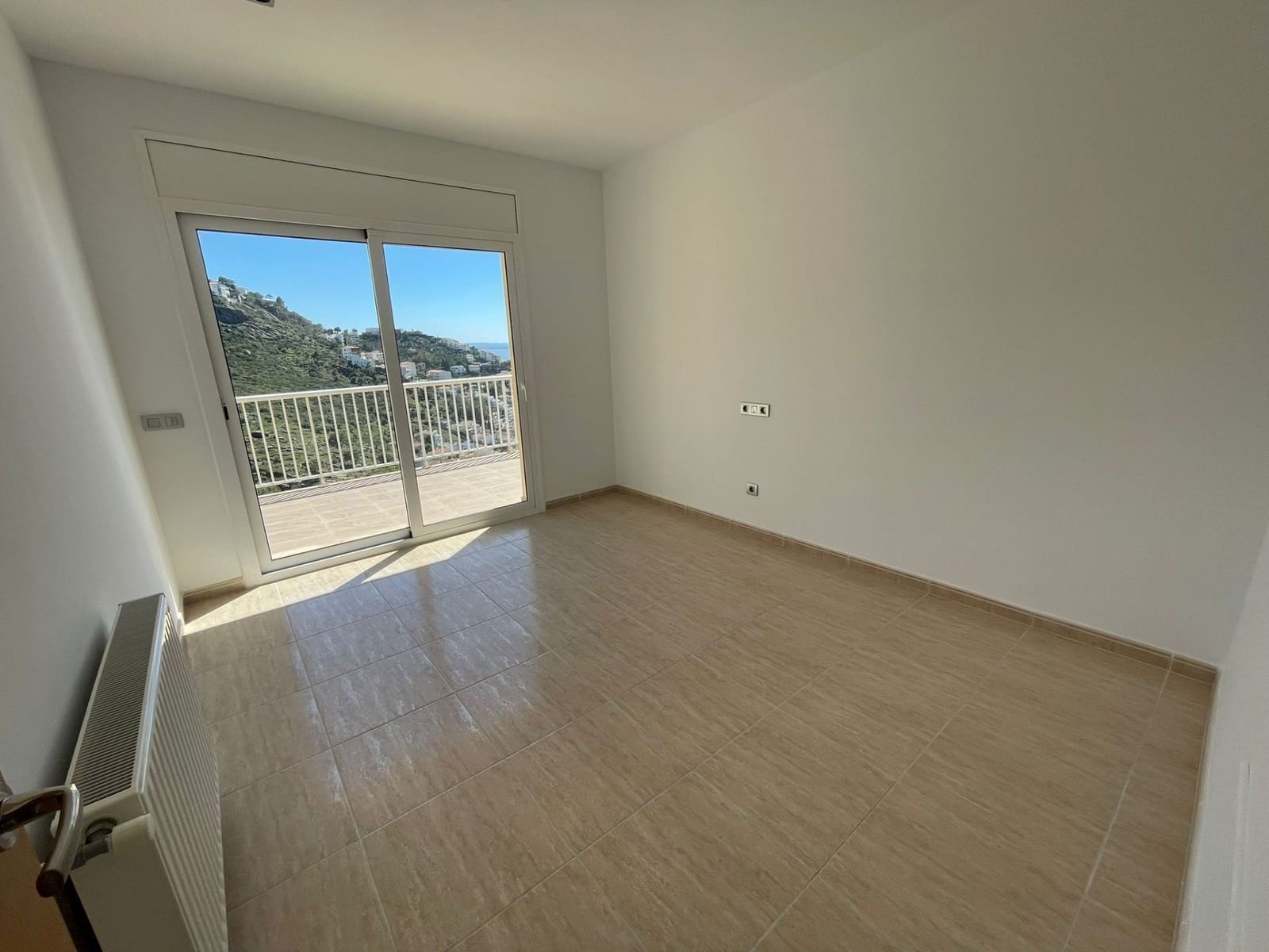 3 soveværelse Villa til salg i Roses med swimmingpool garage - € 750.000 (Ref: 8528953)