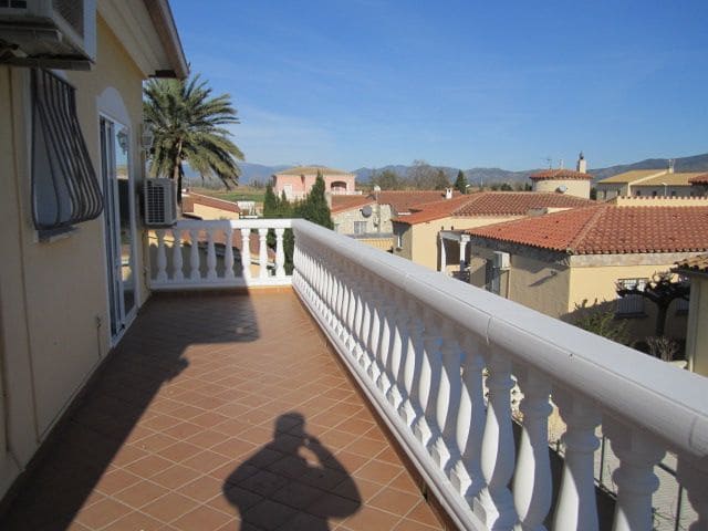 4 bedroom Villa for sale in Empuriabrava, Castelló d'Empúries with pool garage - € 593,500 (Ref: 8528956)