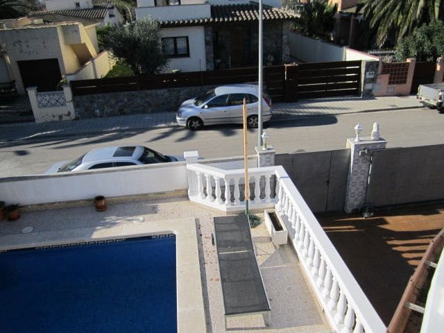 4 bedroom Villa for sale in Empuriabrava with pool garage - € 593,500 (Ref: 8528956)