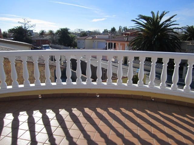 4 bedroom Villa for sale in Empuriabrava, Castelló d'Empúries with pool garage - € 593,500 (Ref: 8528956)