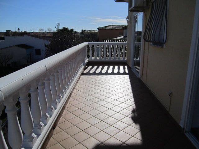 4 bedroom Villa for sale in Empuriabrava, Castelló d'Empúries with pool garage - € 593,500 (Ref: 8528956)
