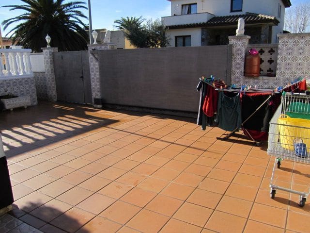 4 bedroom Villa for sale in Empuriabrava with pool garage - € 593,500 (Ref: 8528956)