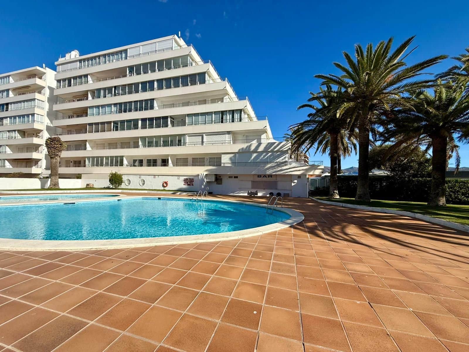 1 bedroom Apartment for sale in Roses with pool garage - € 189,000 (Ref: 9415496)