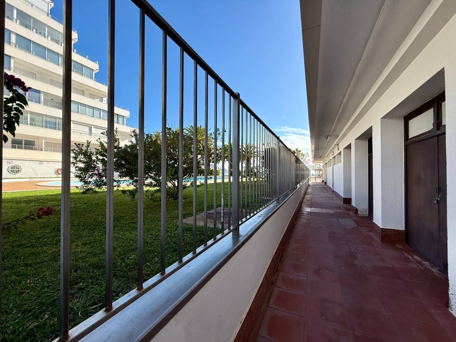 1 bedroom Apartment for sale in Roses with pool garage - € 189,000 (Ref: 9415496)