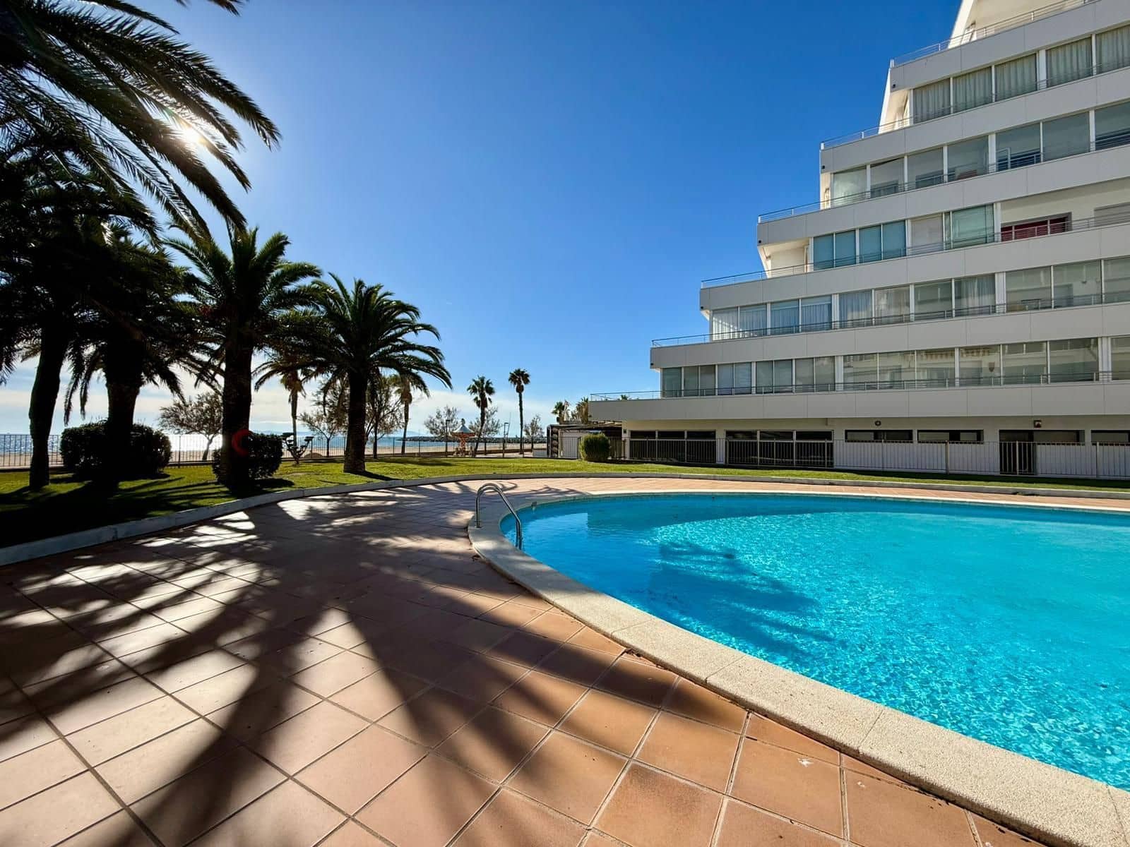 1 bedroom Apartment for sale in Roses with pool garage - € 189,000 (Ref: 9415496)