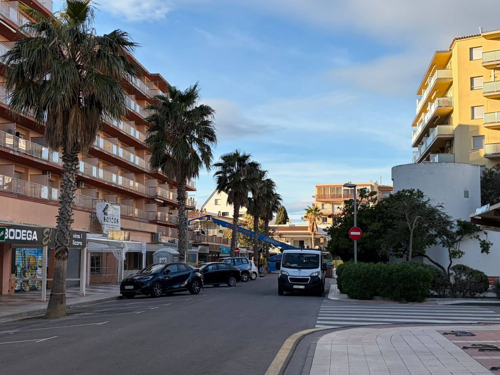 Kommersiell till salu i Roses med garage - 265 000 € (Ref: 9422077)