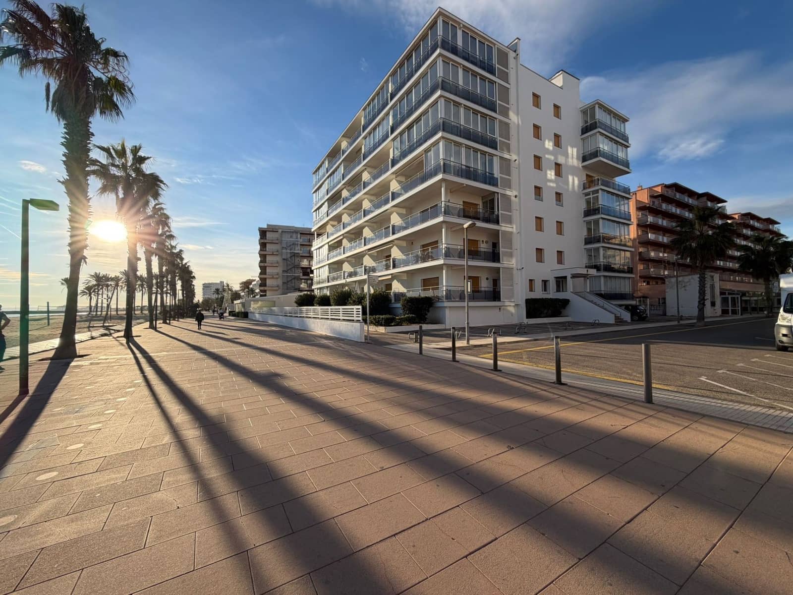 Kommersiell till salu i Roses med garage - 265 000 € (Ref: 9422077)