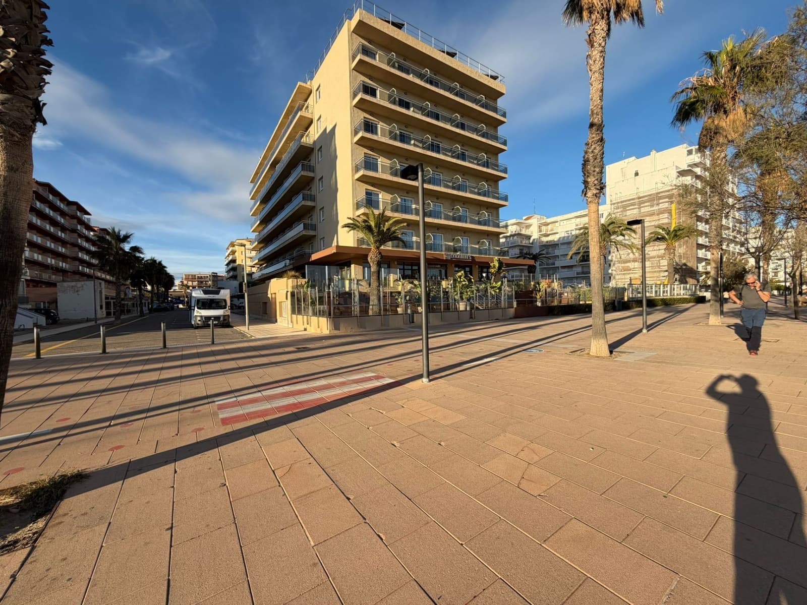 Kommersiell till salu i Roses med garage - 265 000 € (Ref: 9422077)