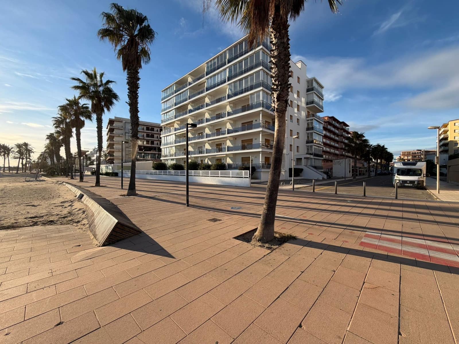 Kommersiell till salu i Roses med garage - 265 000 € (Ref: 9422077)