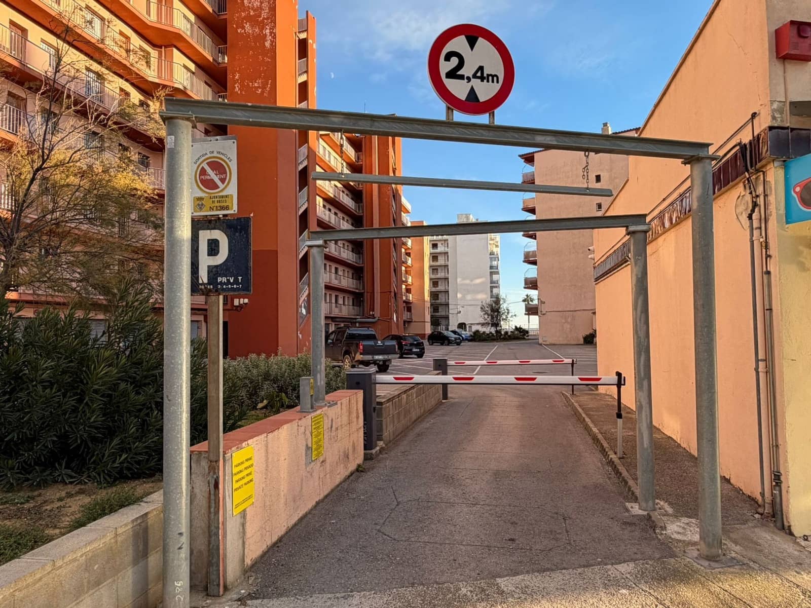 Kommersiell till salu i Roses med garage - 265 000 € (Ref: 9422077)