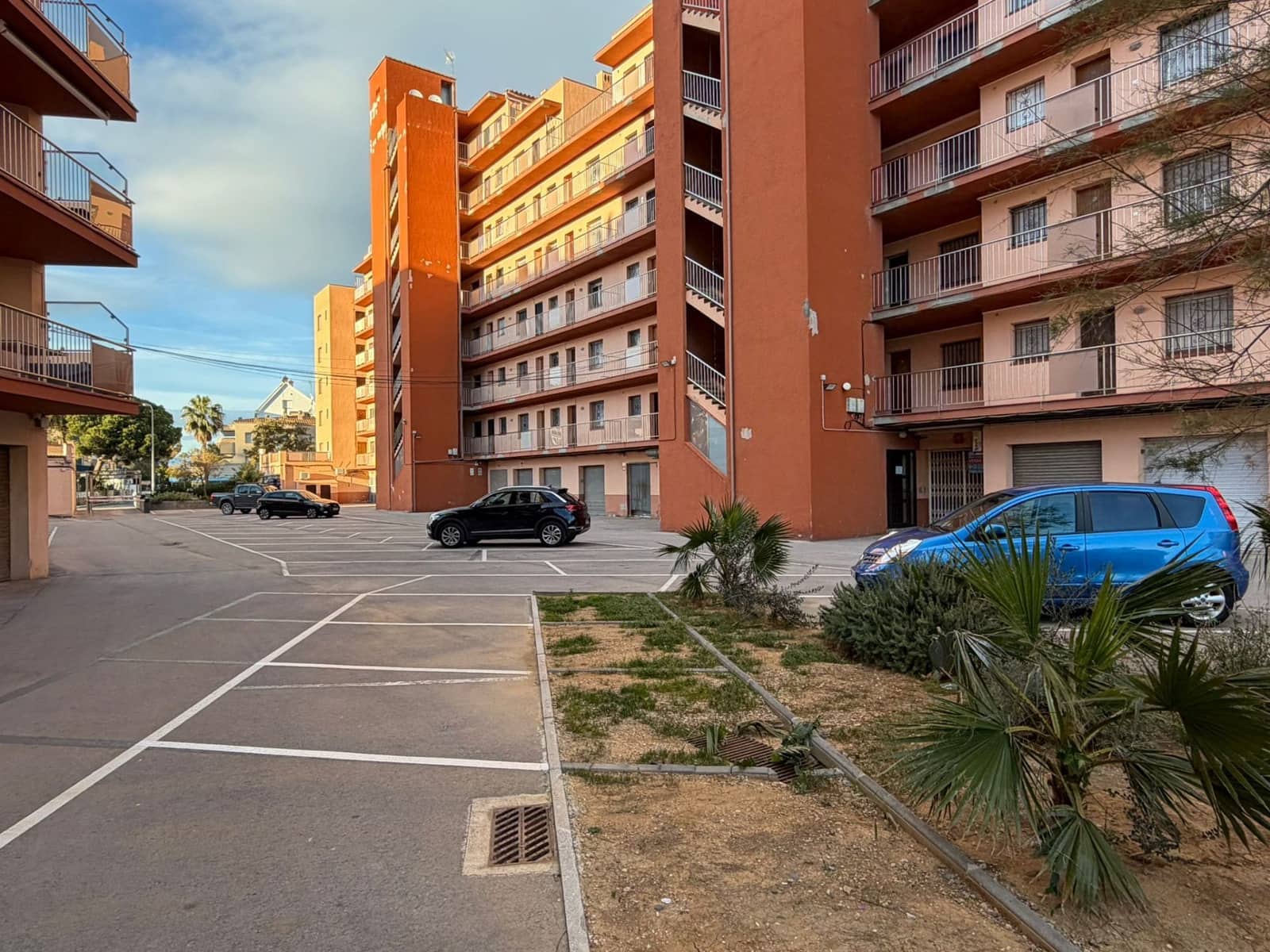 Kommersiell till salu i Roses med garage - 265 000 € (Ref: 9422077)