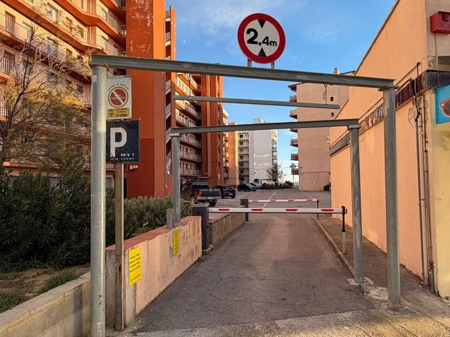 Kommersiell till salu i Roses med garage - 265 000 € (Ref: 9422077)