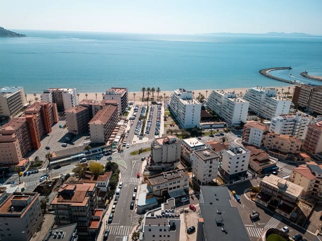 2 bedroom Apartment for sale in Roses with garage - € 310,000 (Ref: 9698141)