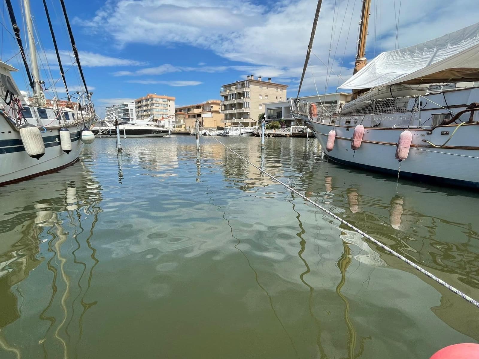 Garage for sale in Roses - € 85,000 (Ref: 9707440)