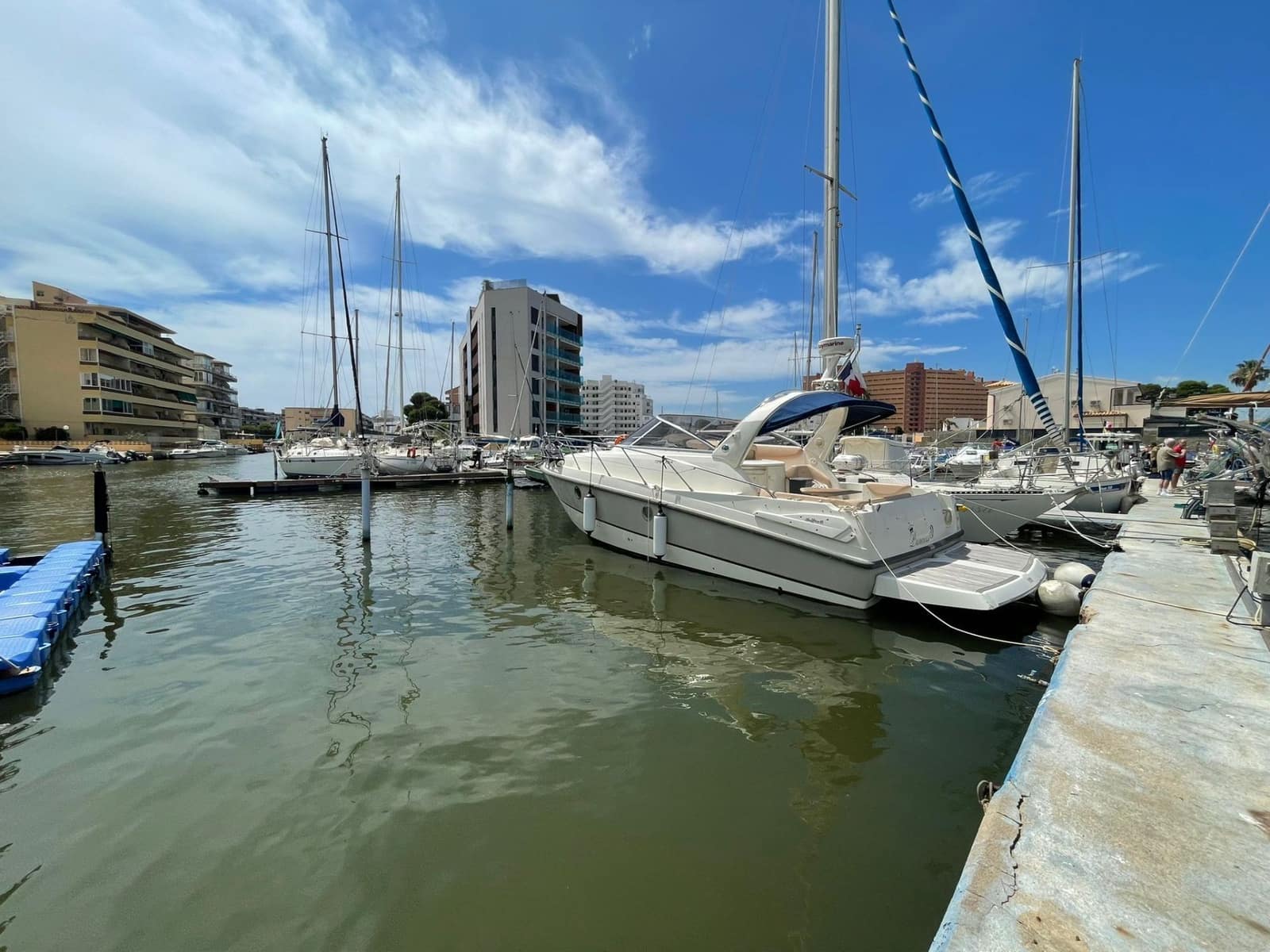 Garage for sale in Roses - € 85,000 (Ref: 9707440)