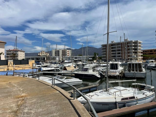 Garage till salu i Roses - 85 000 € (Ref: 9707440)