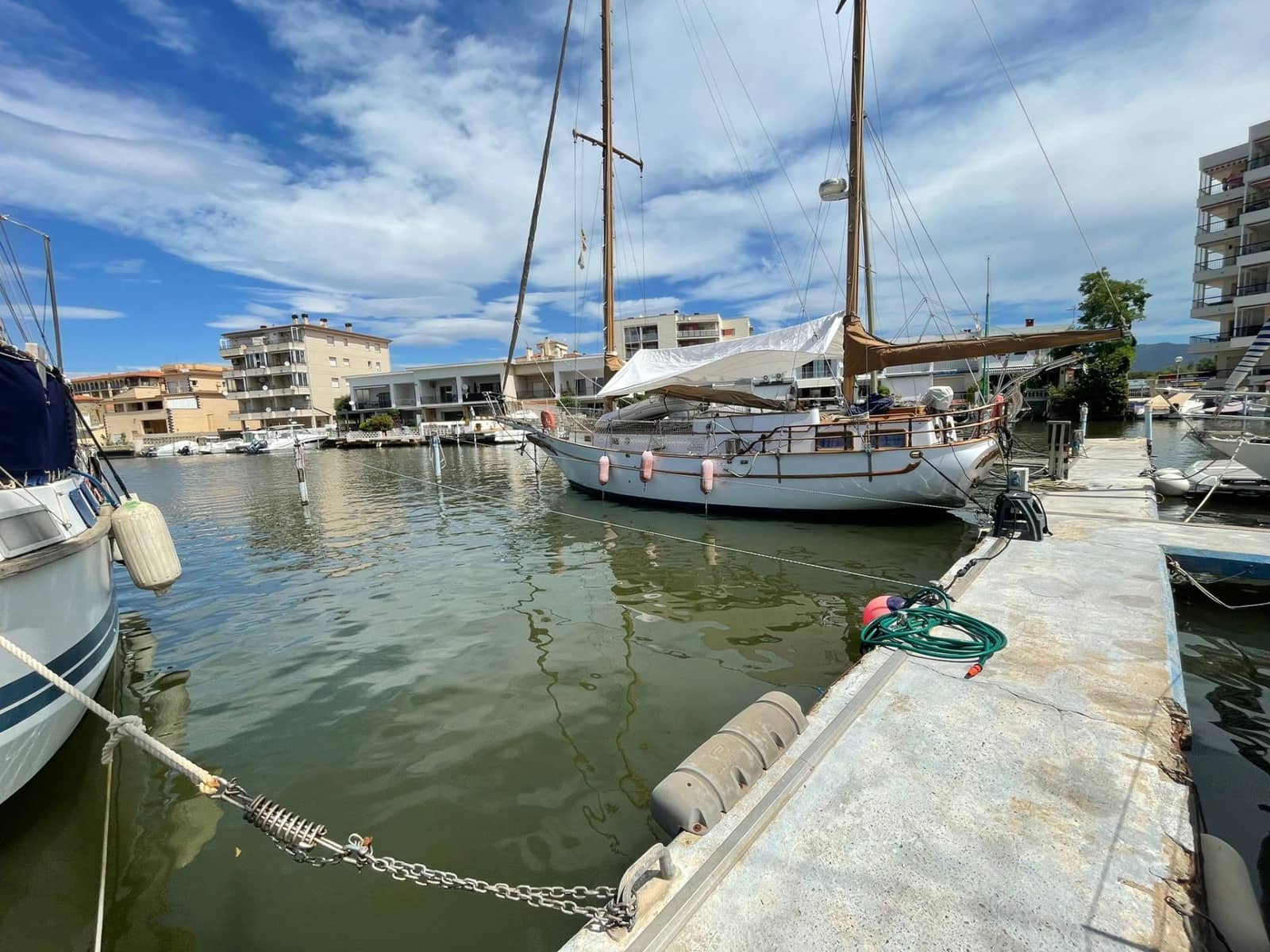 Garage for sale in Roses - € 85,000 (Ref: 9707440)