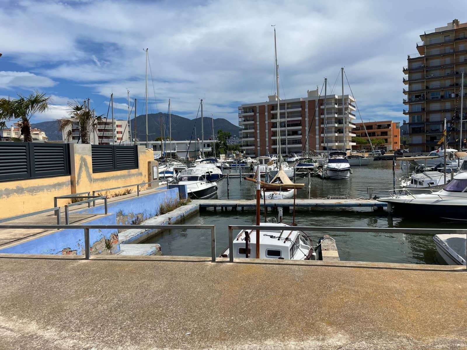 Garage for sale in Roses - € 85,000 (Ref: 9707440)