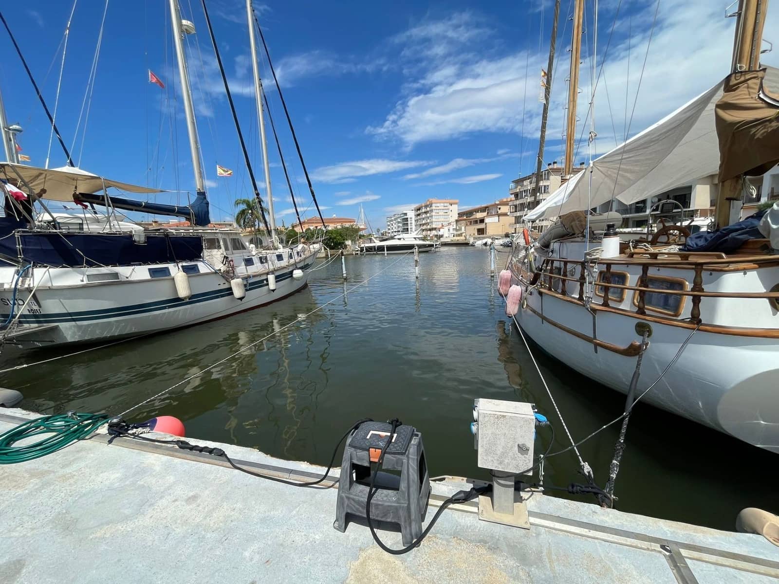 Garage for sale in Roses - € 85,000 (Ref: 9707440)