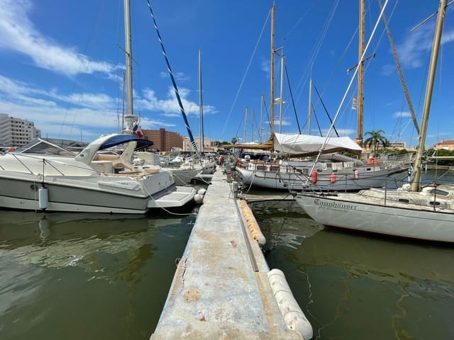 Garage till salu i Roses - 85 000 € (Ref: 9707440)