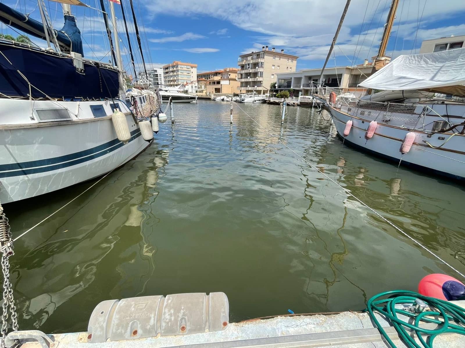 Garage for sale in Roses - € 85,000 (Ref: 9707440)