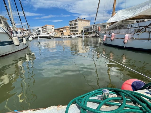 Garage till salu i Roses - 85 000 € (Ref: 9707440)