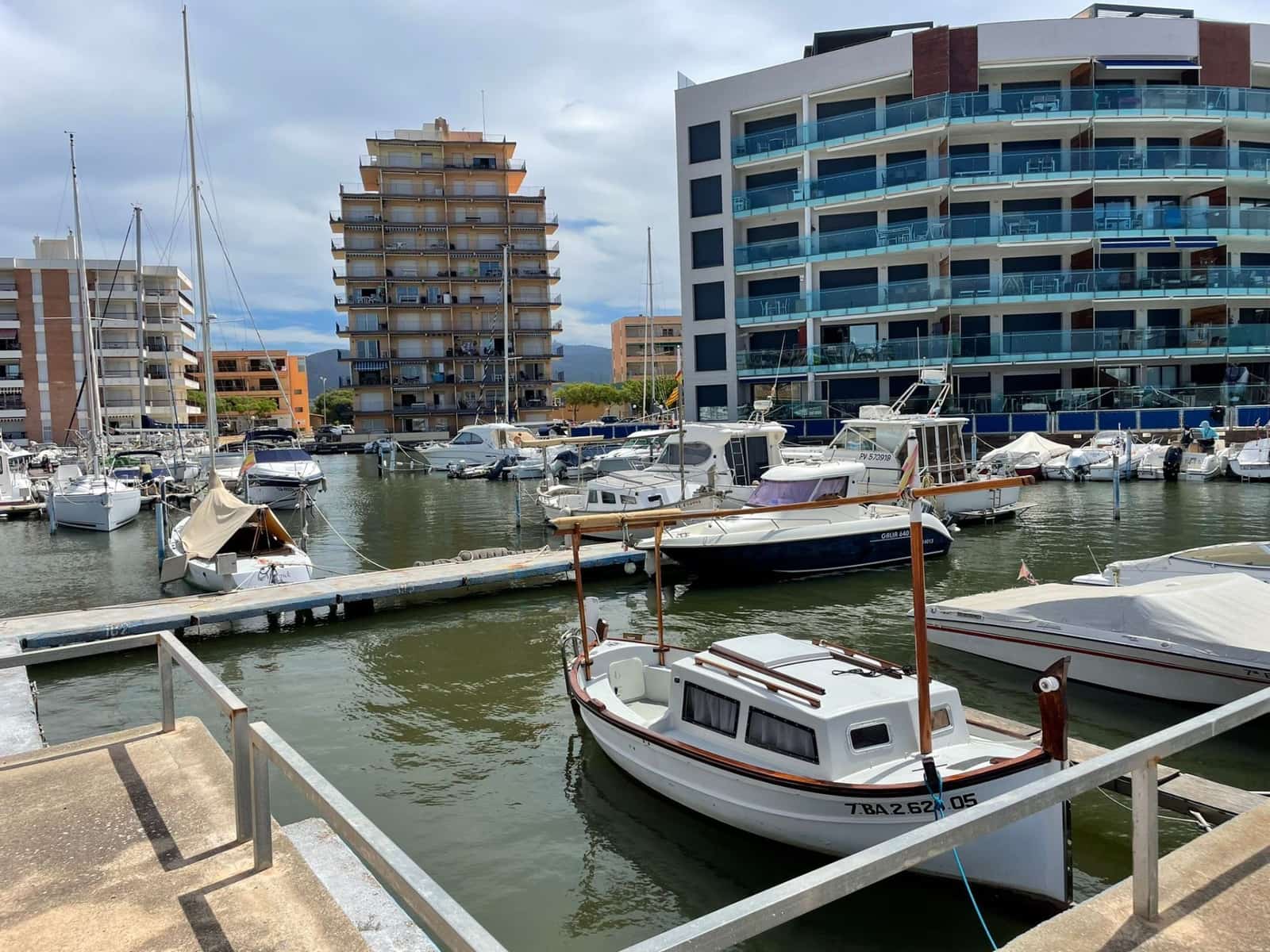 Garage for sale in Roses - € 85,000 (Ref: 9707440)