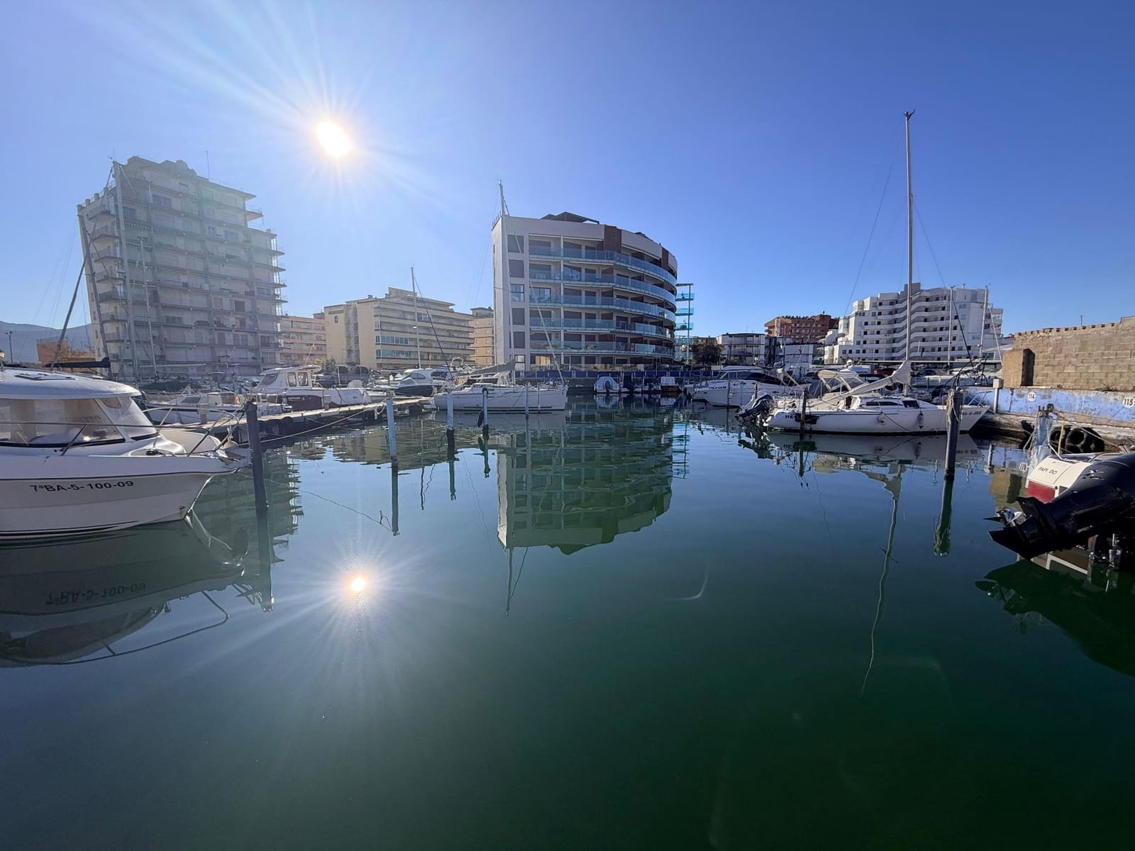 Garaje en Roses en venta - 85.000 € (Ref: 9707440)