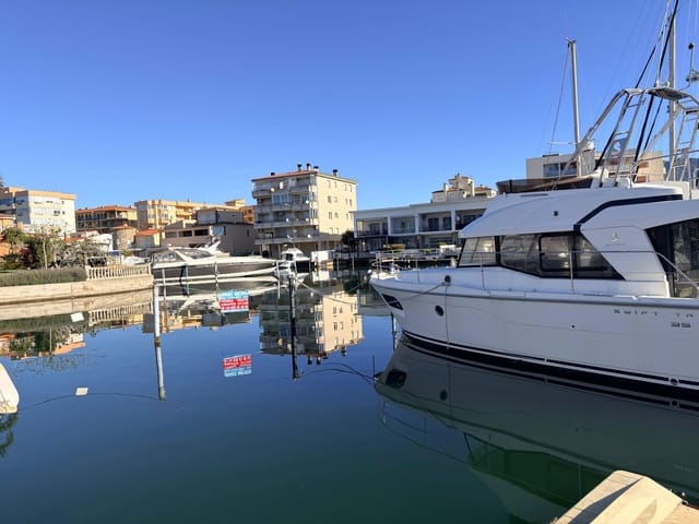 Garasje til salgs i Roses - € 85 000 (Ref: 9707440)