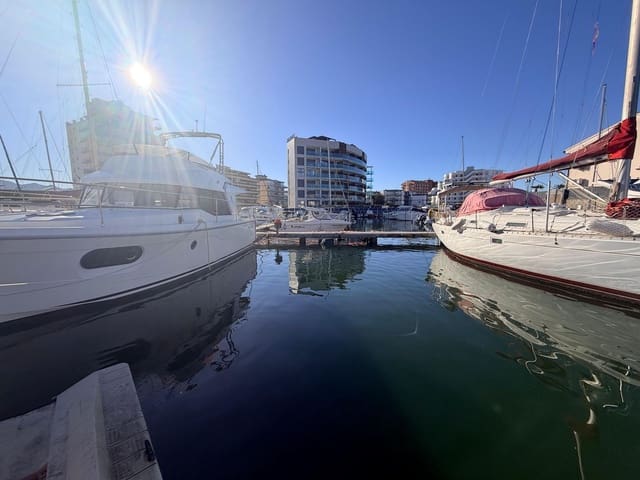 Garasje til salgs i Roses - € 85 000 (Ref: 9707440)