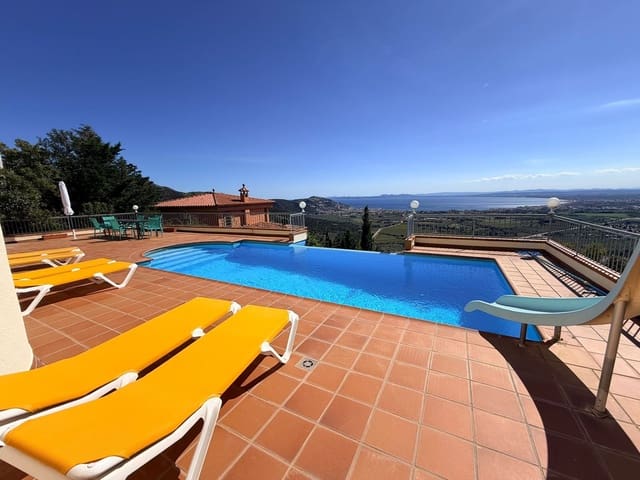 Chalet de 5 habitaciones en El Mas Fumats, Roses en venta con piscina garaje - 745.000 € (Ref: 9780129)