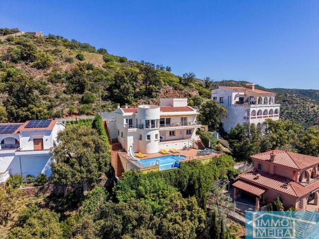 5 makuuhuone Huvila myytävänä paikassa El Mas Fumats, Roses mukana uima-altaan 
autotalli - 745 000 € (Ref: 9780129)