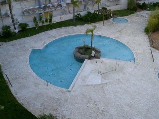 1 sypialnia Apartament na sprzedaż w Roses z basenem garażem - 235 000 € (Ref: 9807664)