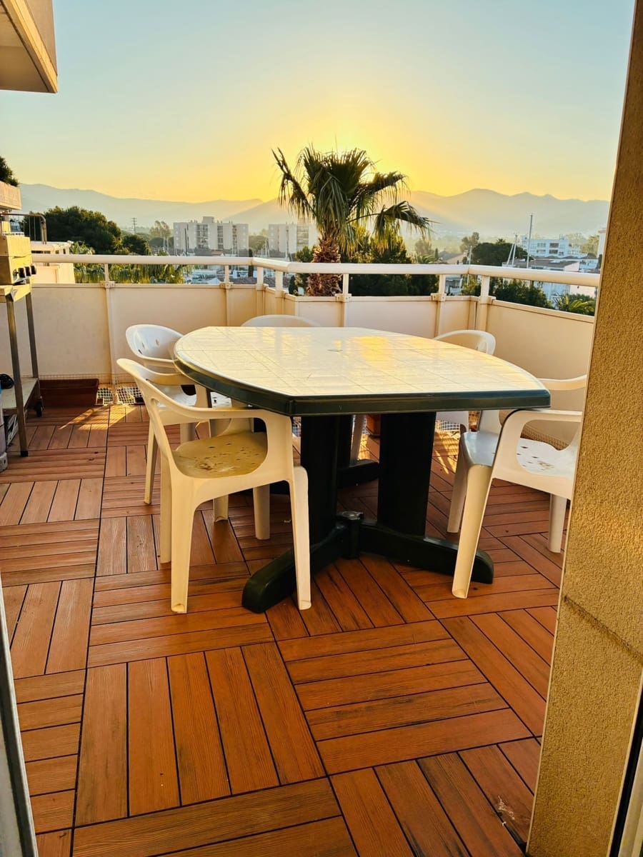 1 sypialnia Apartament na sprzedaż w Roses z basenem garażem - 235 000 € (Ref: 9807664)